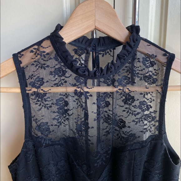 Pilgrim gorgeous high neck black lace dress - Picture 3 of 9